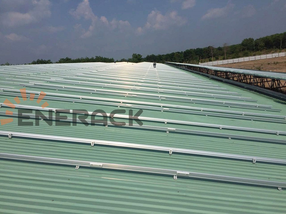 5 MW D01 L-Füße für Trapezbleche in Vietnam
