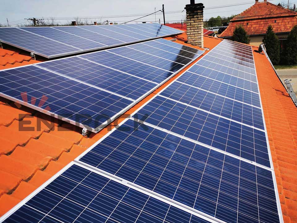8 kW T01 Ziegeldachhakensystem in Ungarn