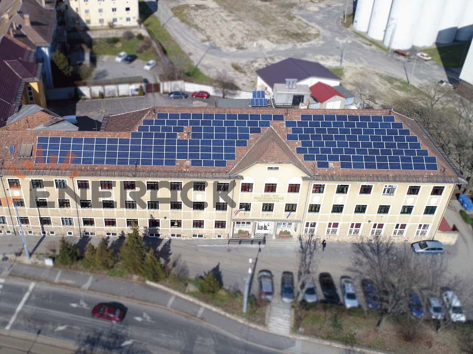 50kW T01 Ziegeldachhakensystem in Ungarn