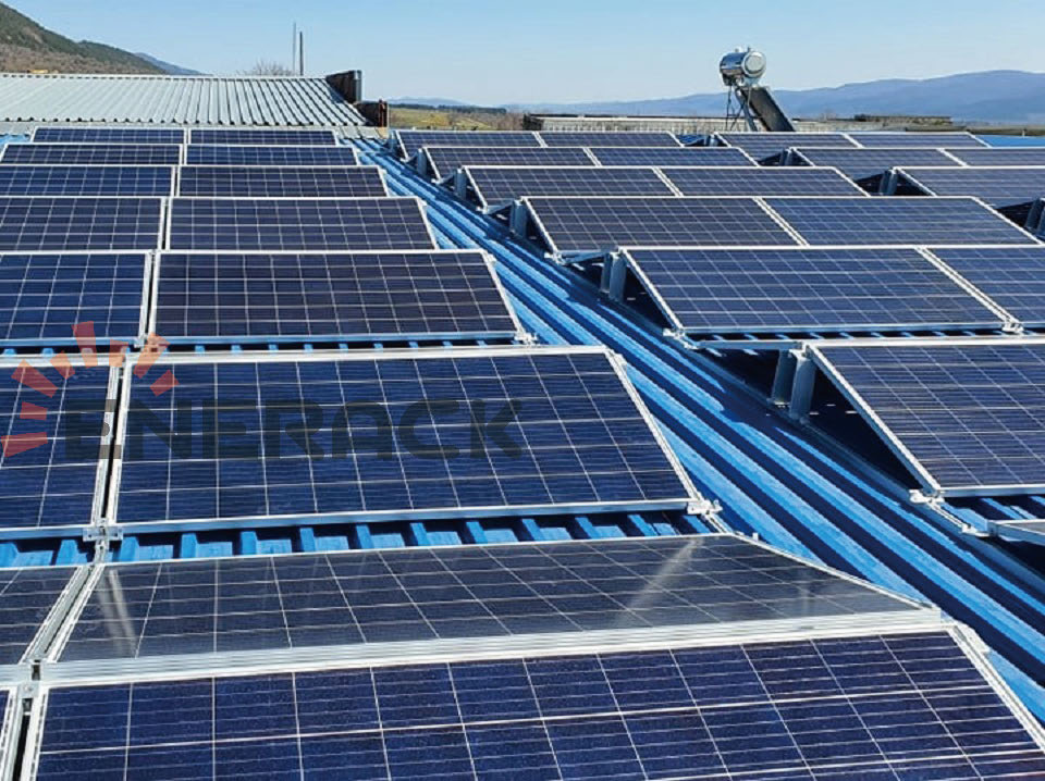 25 kW Ost-West-Dachsystem mit Neigung in Bulgarien 