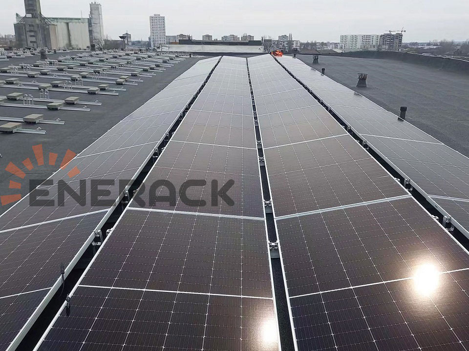 300 kW Ost & West ballastierte-ULT Anlage in Rumänien