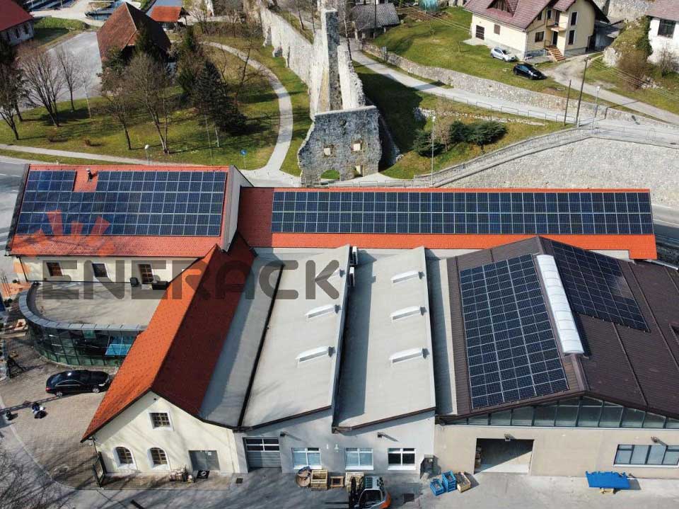 100 kW T20 Ziegeldachhakensystem & D10 Blechdachsystem in Slowenien
