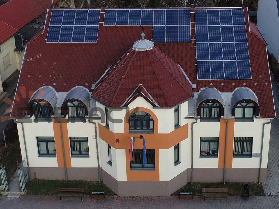 12,5 kW T01 Ziegeldachhakensystem in Ungarn