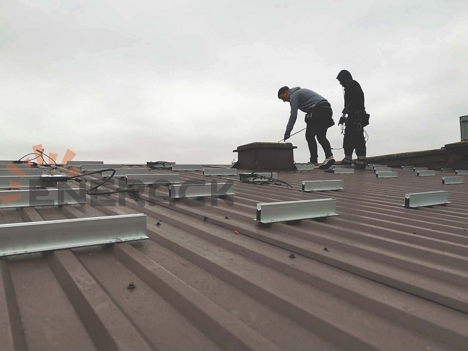 10 kW 60 mm Mini-Schiene für Trapezbleche in Polen
