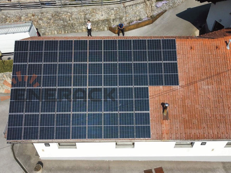 15 kW T17 Ziegeldachhaken-System in Slowenien