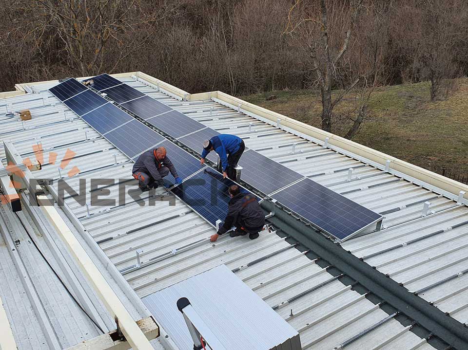 15 kW-Dachsystem mit Neigung in Bulgarien