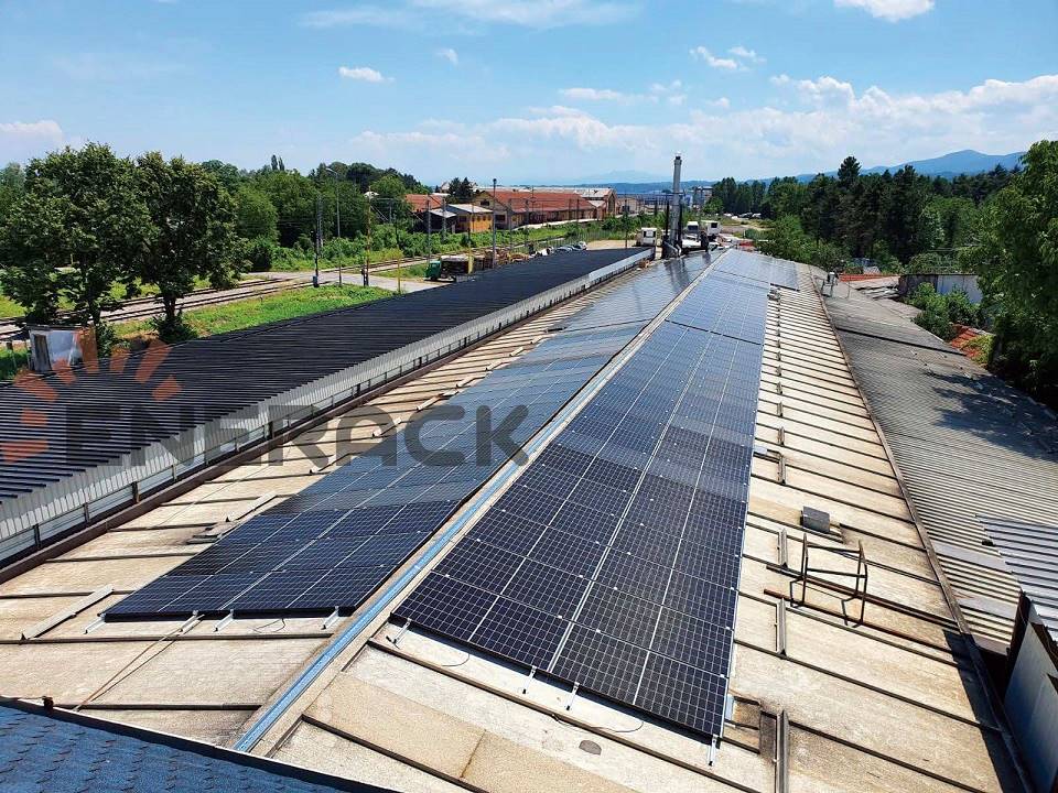 100 kW 60 mm Mini-Schiene für Metalldächer in Serbien