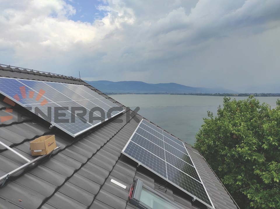 4 kW T01 Ziegeldachhakensystem in Serbien