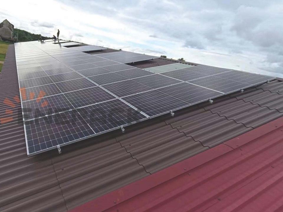 30 kW D01 L-Füße für Wellblechdach in Lettland
